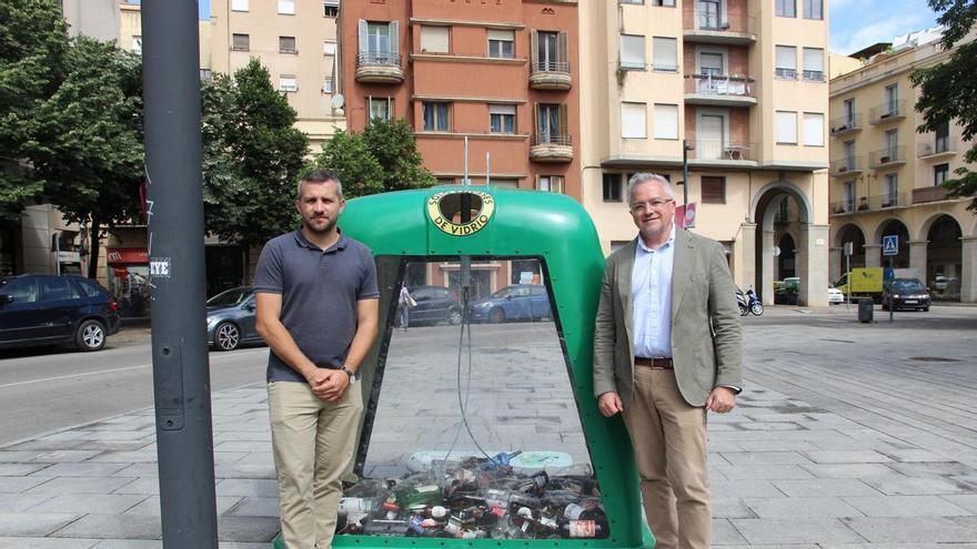 Girona instal·la un contenidor transparent per desmuntar mites sobre el reciclatge