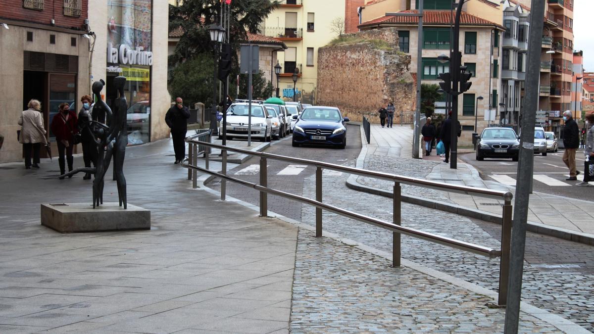 Barandillas nuevas en la plaza de Alemania.