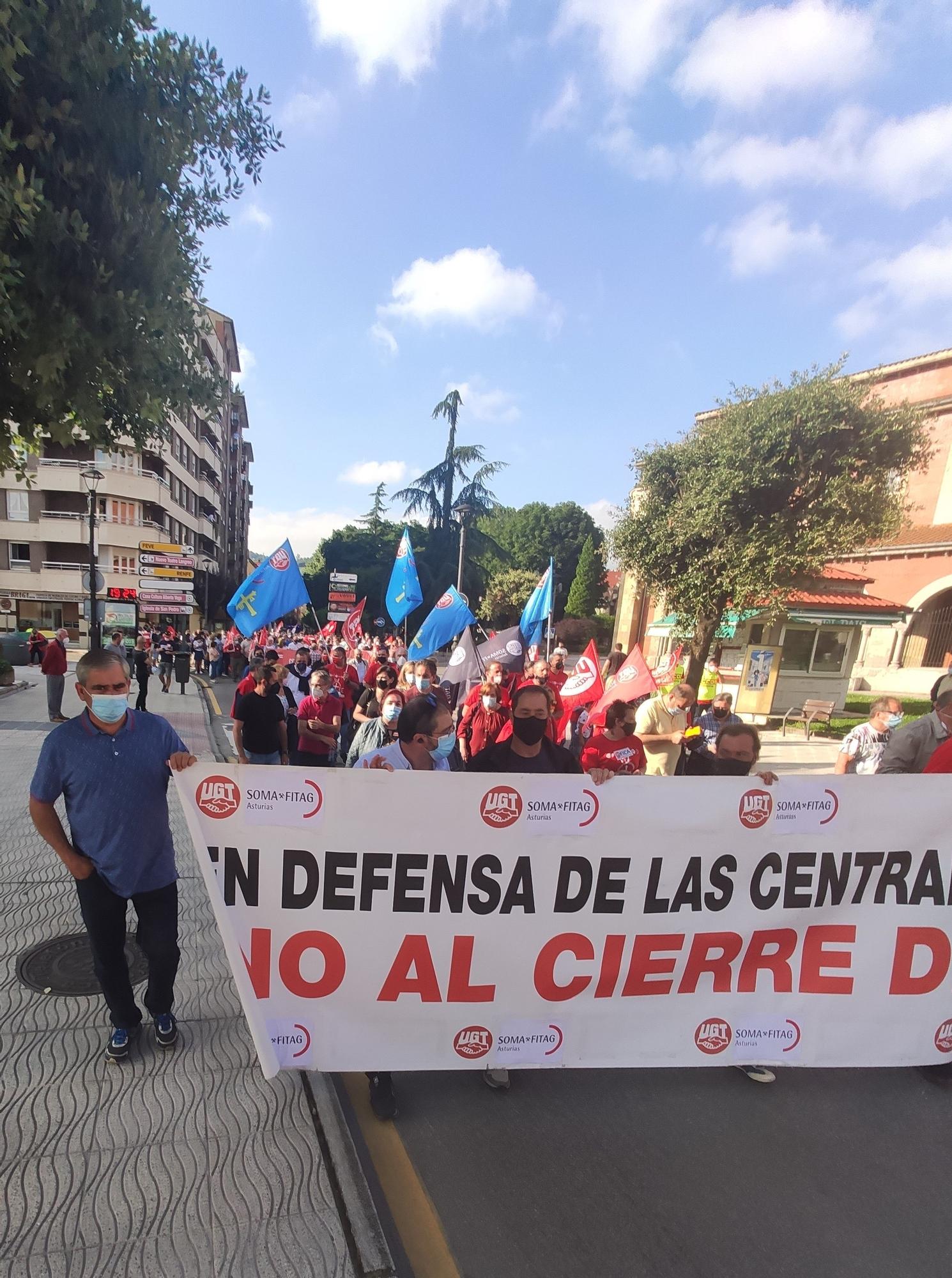 Manifestación en defensa de la industria asturiana en Langreo