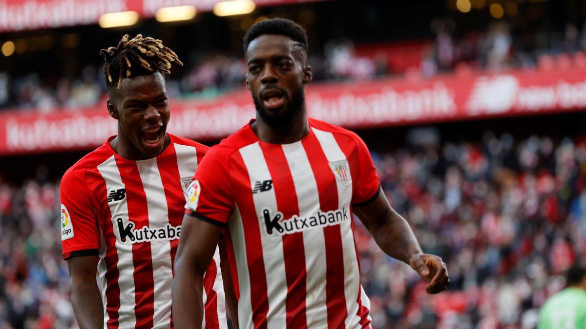 Iñaki y Nico Williams celebran un gol un San Mames