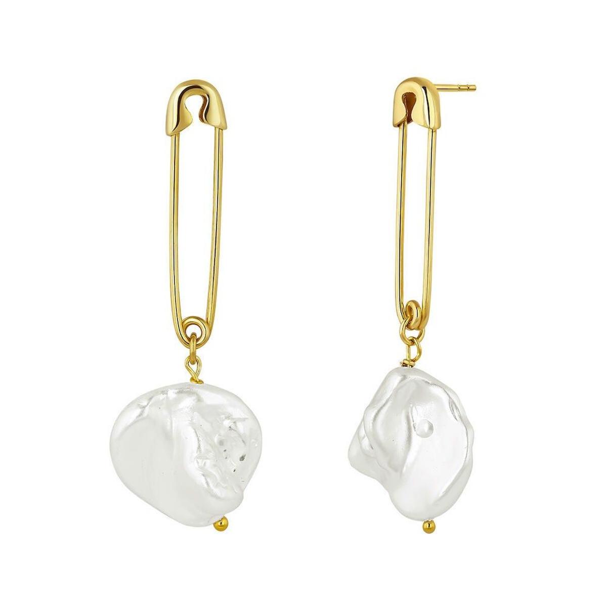 Pendientes imperdible de perla y plata recubierto de oro, de Aristocrazy (99 euros)