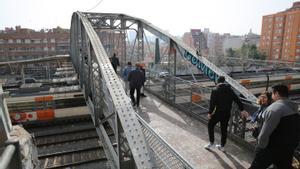 El histórico Pont den Jordà o Pont de la Torrassa de LHospitalet de Llobregat. Estado del puente y la degradación de sus alrededores