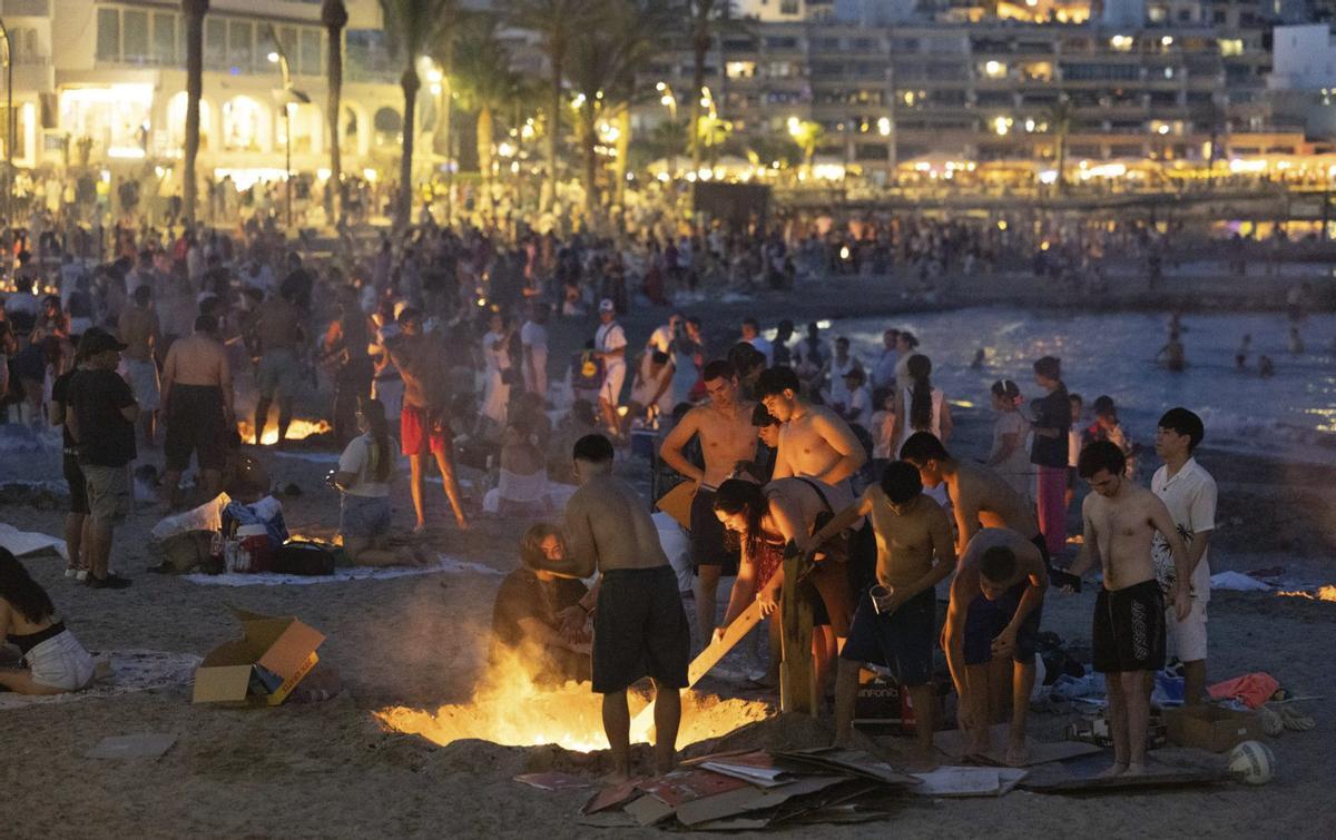 Ibiza salta al verano en la Nit de Sant Joan