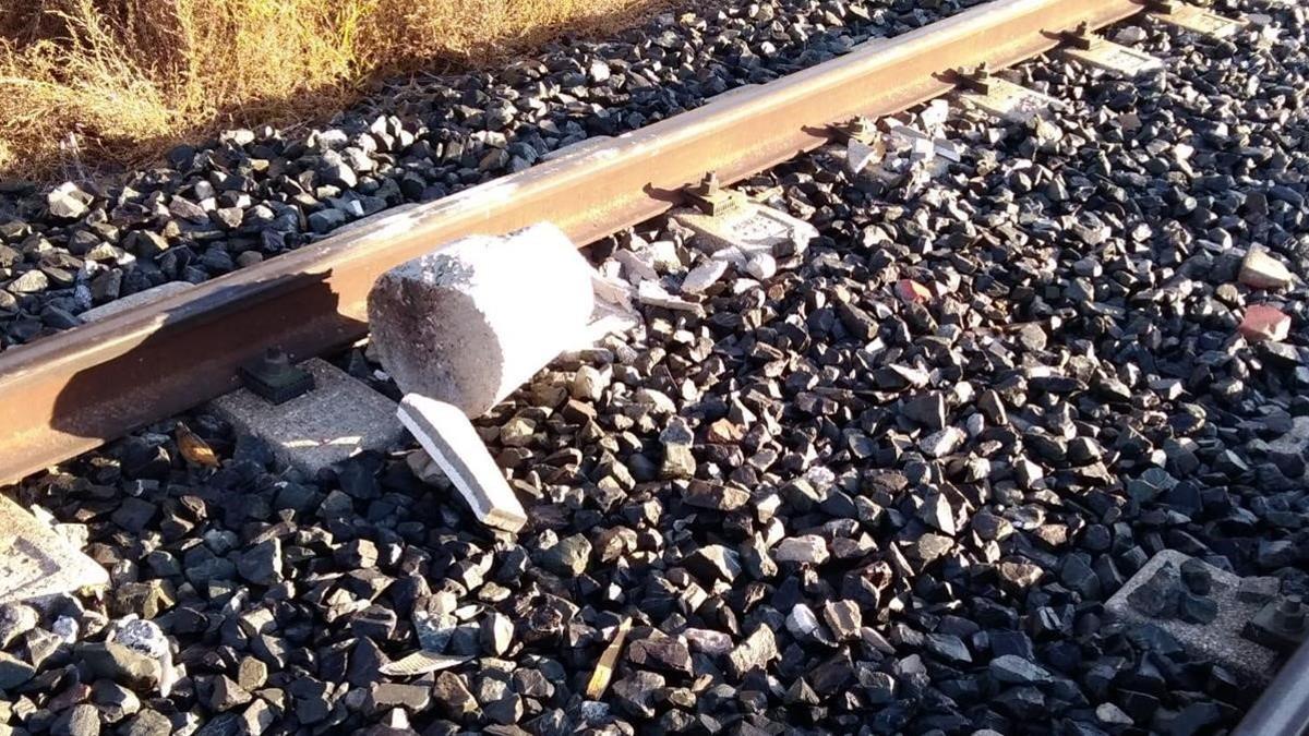 zentauroepp50593295 objetos del abotaje en la r12 de rodalies  renfe ha habilita191026201452