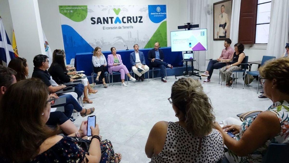 Reunión con representantes de los colegios públicos del Santa Cruz.