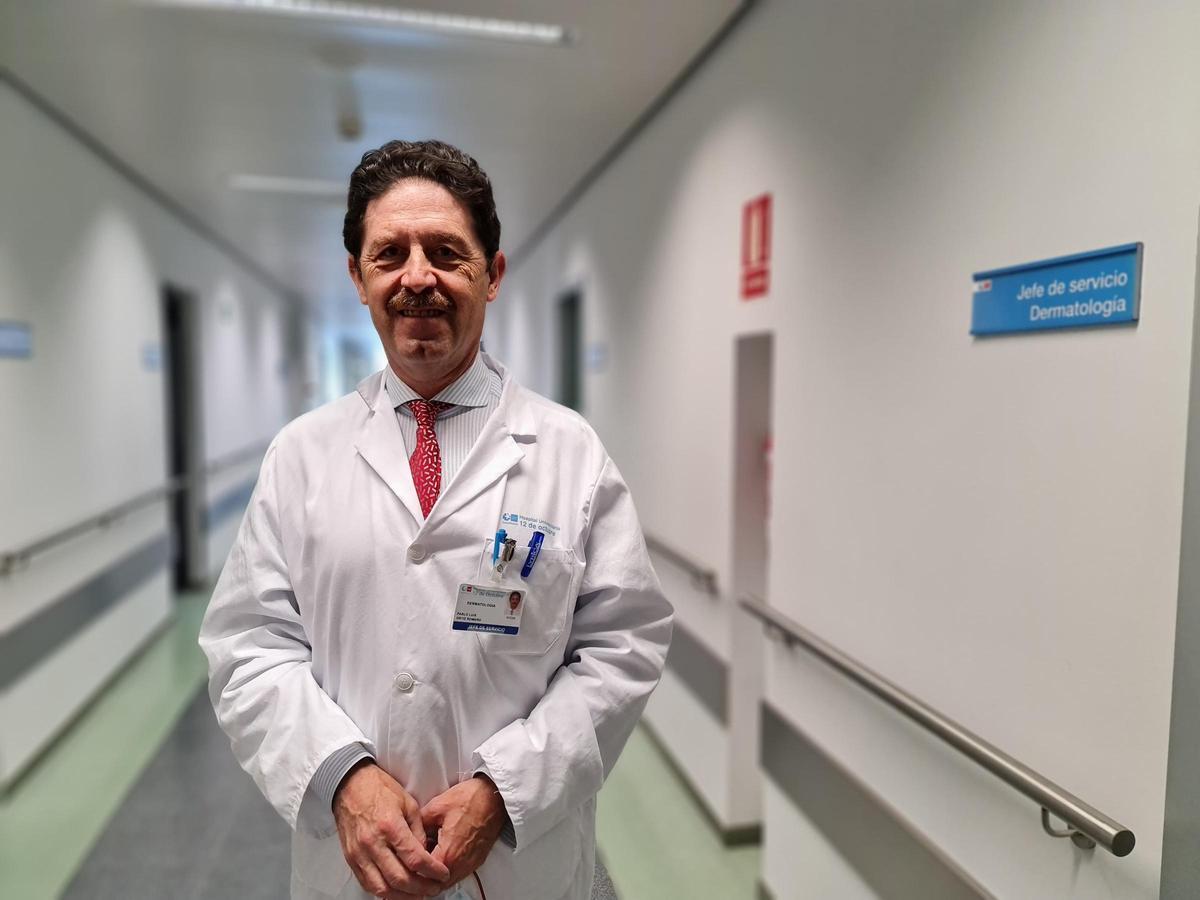 Pablo Ortiz, dermatòleg: «El concepte de prendre el sol ha de desaparèixer. Del sol cal cuidar-se» Pablo Ortiz, dermatòleg: «El concepte de prendre el sol ha de desaparèixer. Del sol cal cuidar-se»