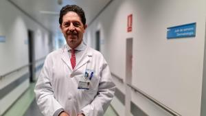 Pablo Ortiz, dermatòleg: «El concepte de prendre el sol ha de desaparèixer. Del sol cal cuidar-se»