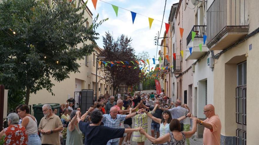 Abrera es prepara per viure la Festa Major  del barri de la Font