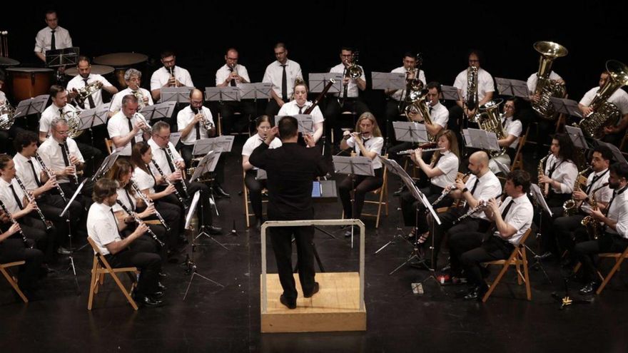 La banda llena de música el Filarmónica | LUISMA MURIAS