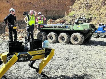 Un dron durante unas maniobras.