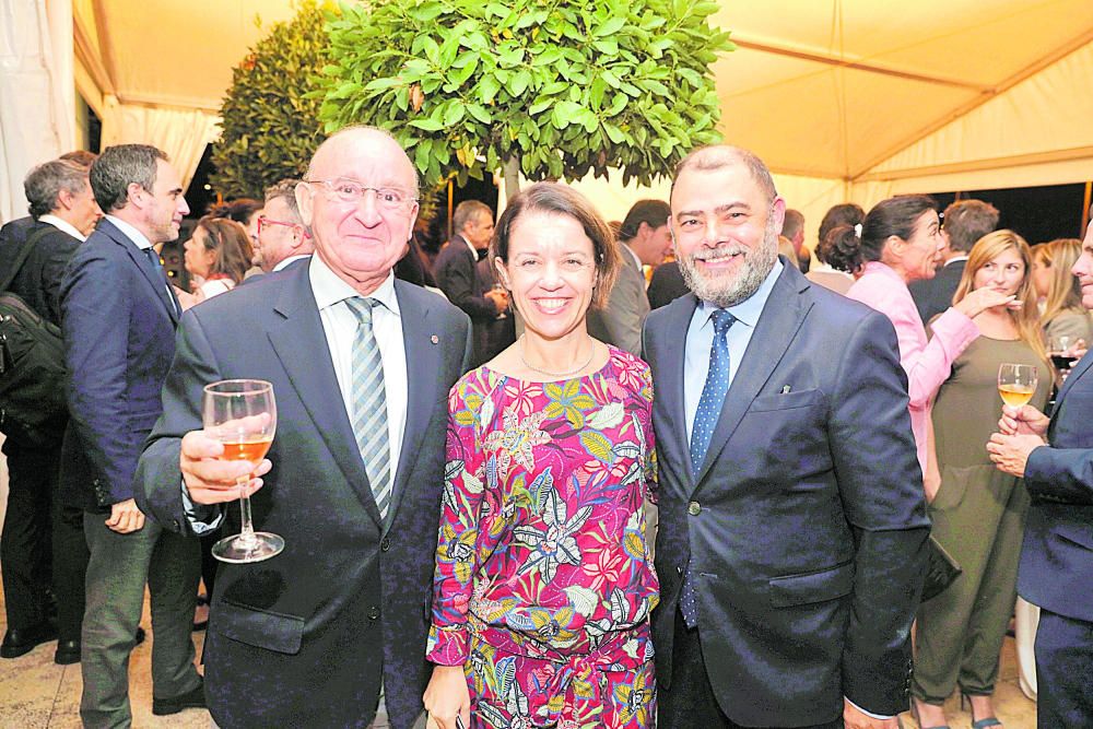 Francisco Martorell, presidente de ASIMA; Maria Ferrer, directora de Diario de Mallorca; Cosme Bonet, conseller de Economía y Turismo del Consell de Mallorca.