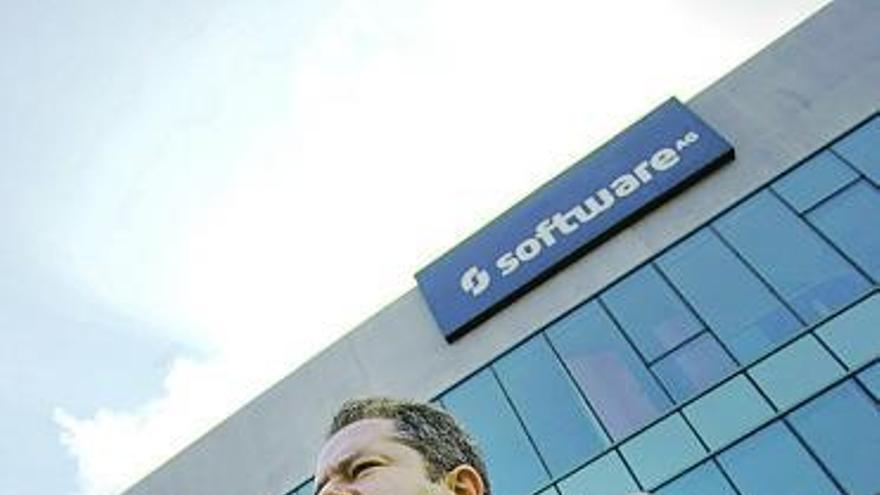 Carlos Abad, en el exterior de las oficinas de Software AG.