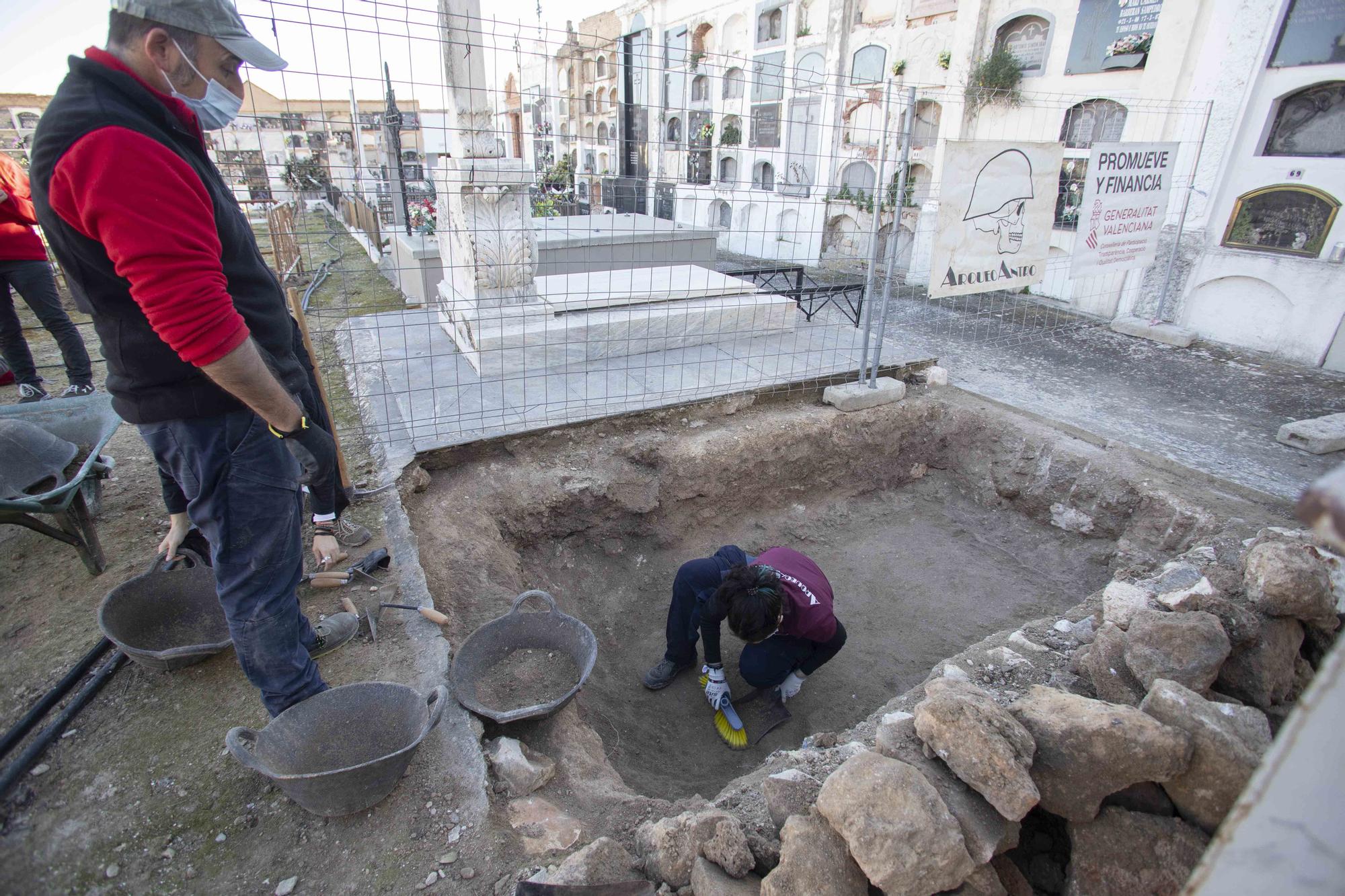 Comienzan los trabajos de exhumación en búsqueda de una fosa con nueve represaliados en Enguera