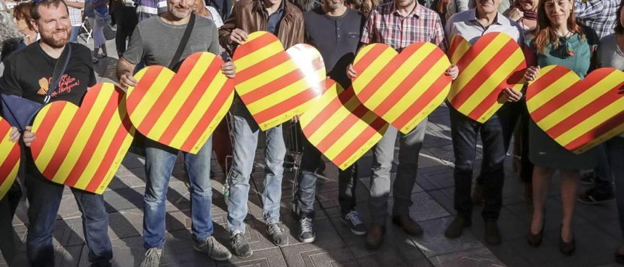 El candidato de Més, Antoni Verger (segundo izquierda) junto al dirigente de Podemos Íñigo Errejón.