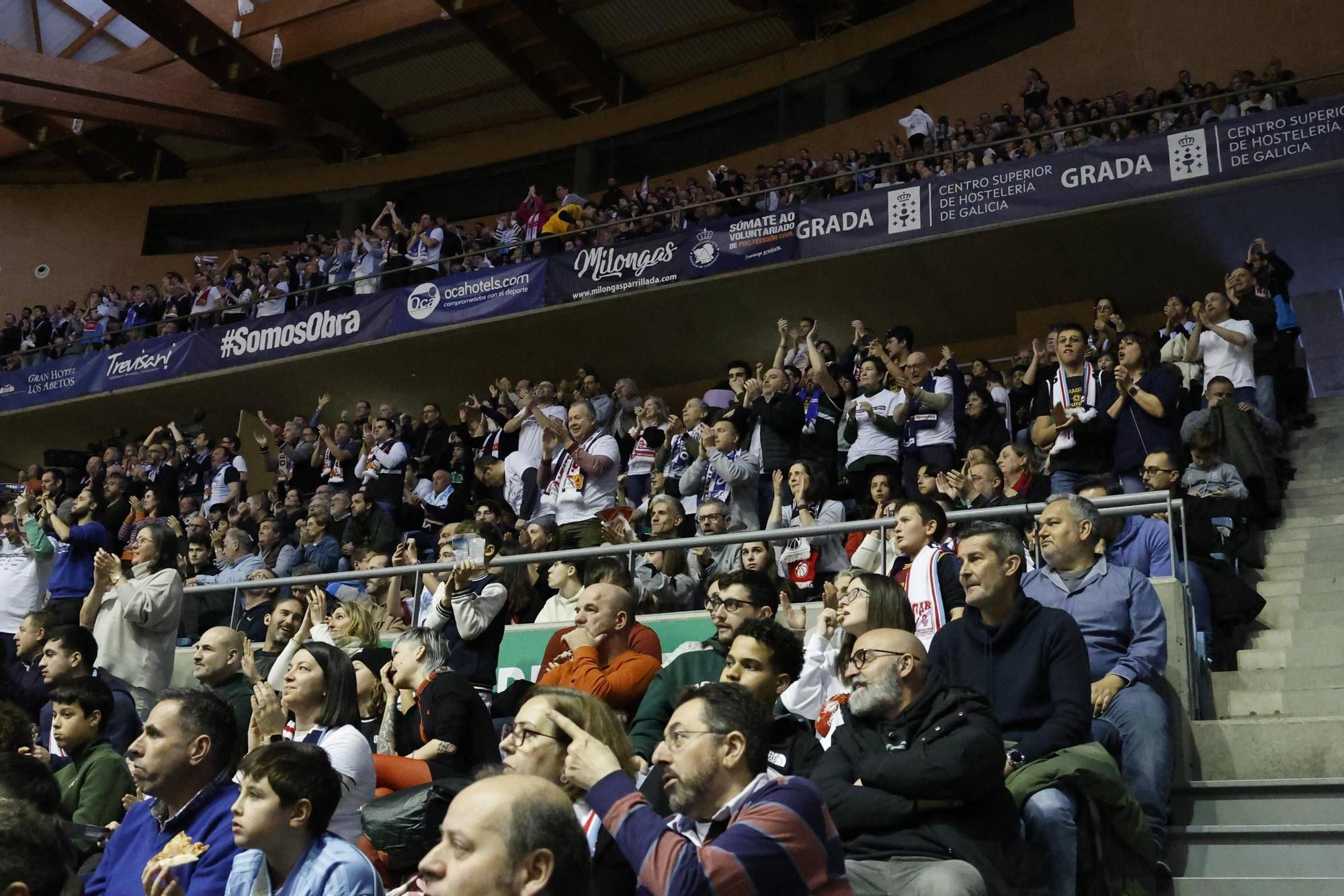 Búscate en la grada del Obradoiro-Barcelona