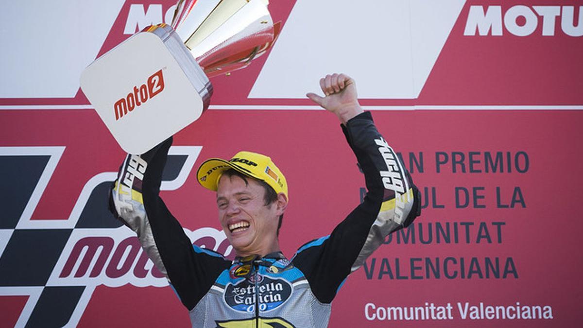 Esteve 'Tito' Rabat, eufórico tras ganar el GP de Valencia de Moto2 en Cheste