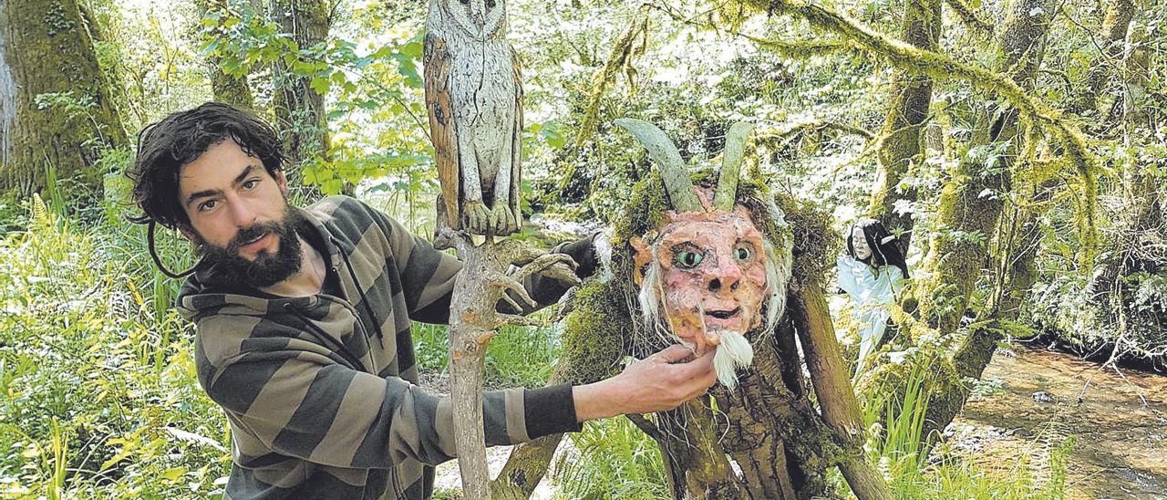 Hernán García, con una curuxa busgosu, mitad cabra y mitad elfa