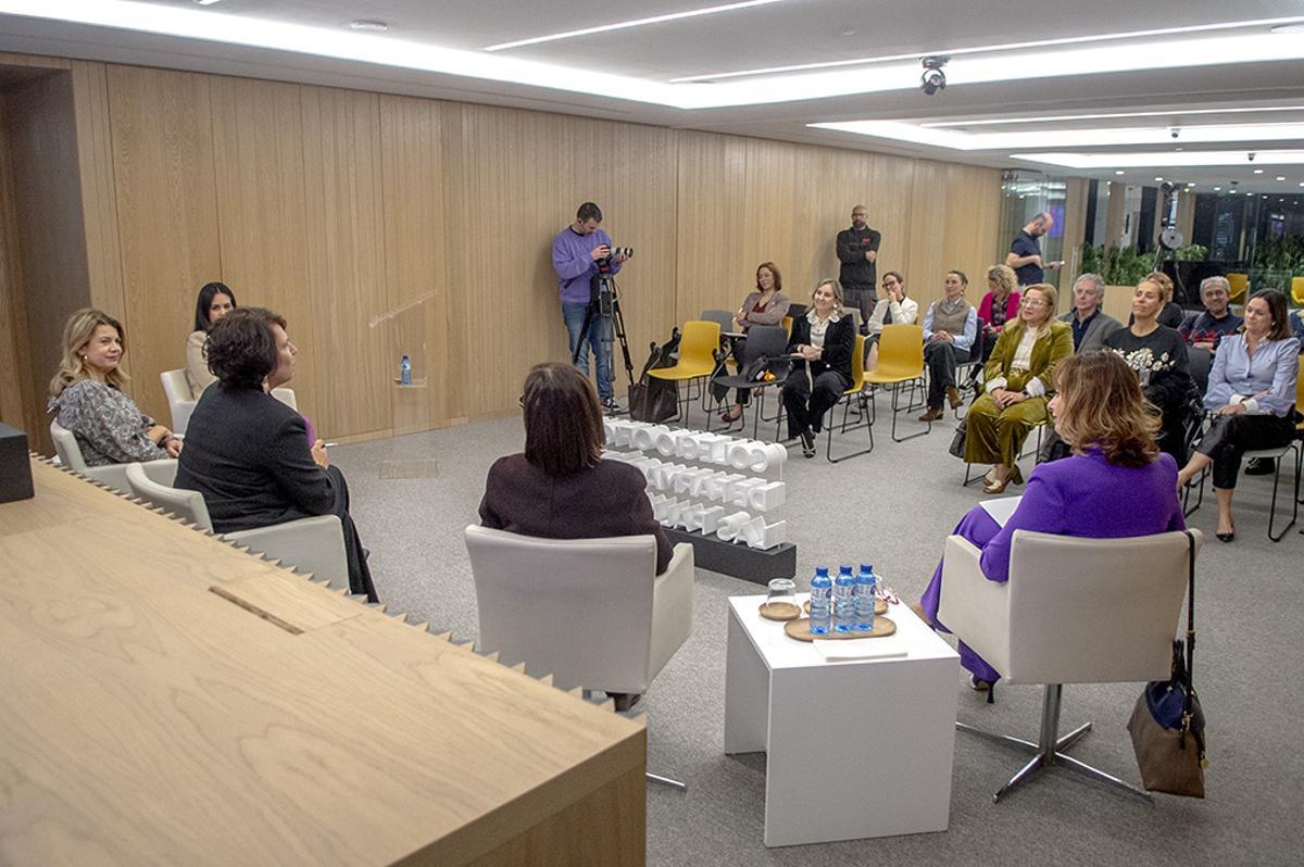 Rita Mendoza reclama más mujeres en las estructuras de dirección del sector sanitario Rita Mendoza reclama más mujeres en las estructuras de dirección del sector sanitario