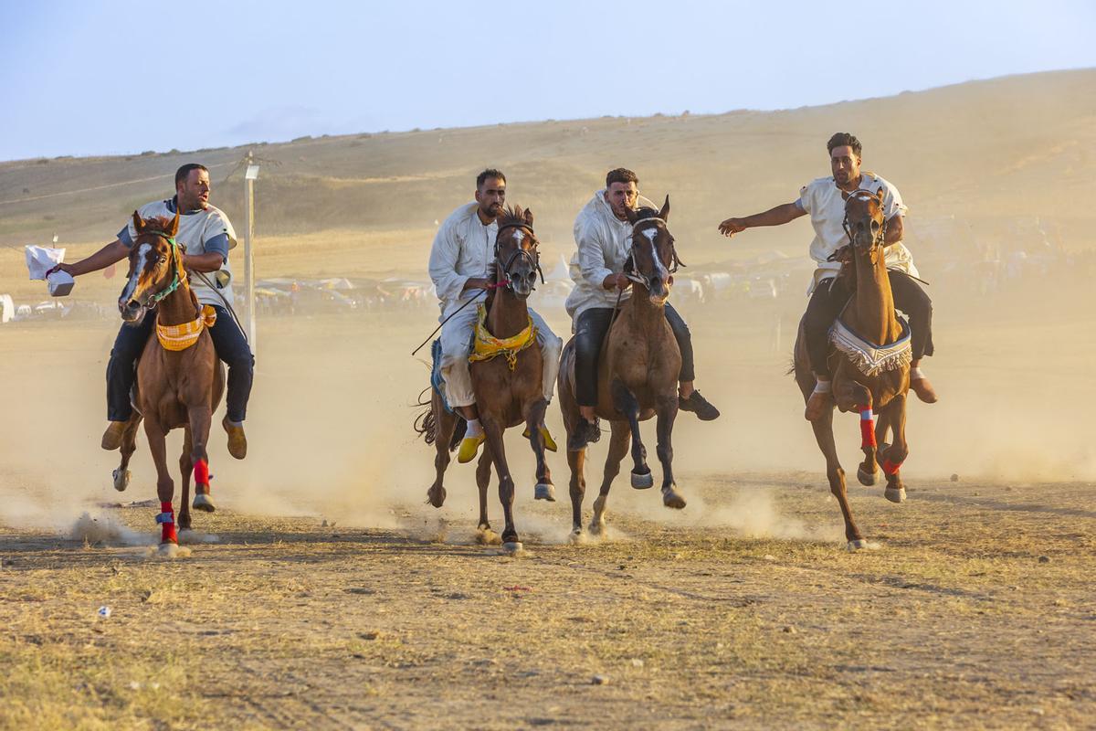Una emocionante carrera ecuestre homenajea estas tierras del norte de Marruecos