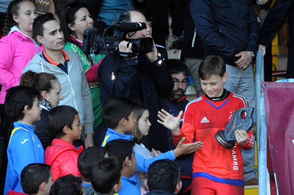 El Málaga rubrica su nombre en el libro dorado del Arousa Fútbol-7