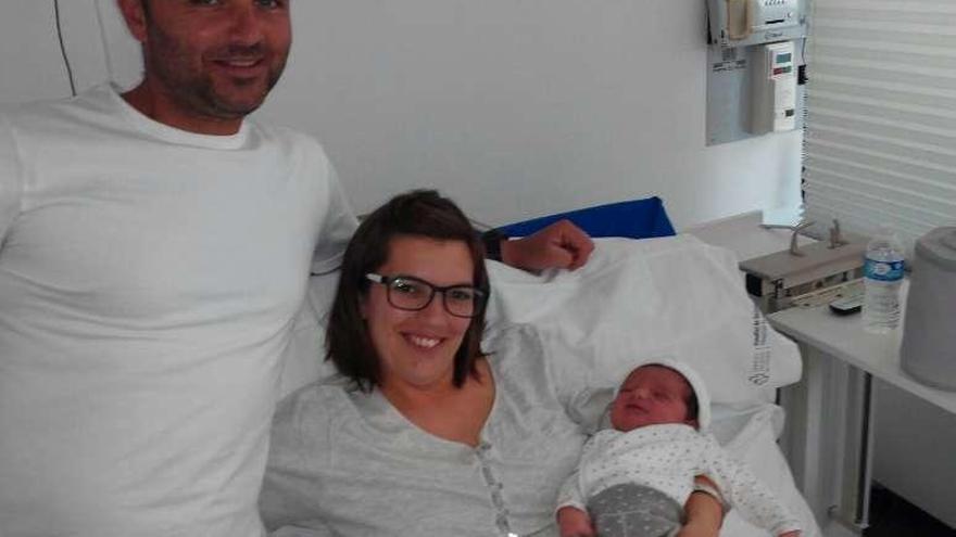 El primer bebé nacido en las nuevas instalaciones de obstetricia. //