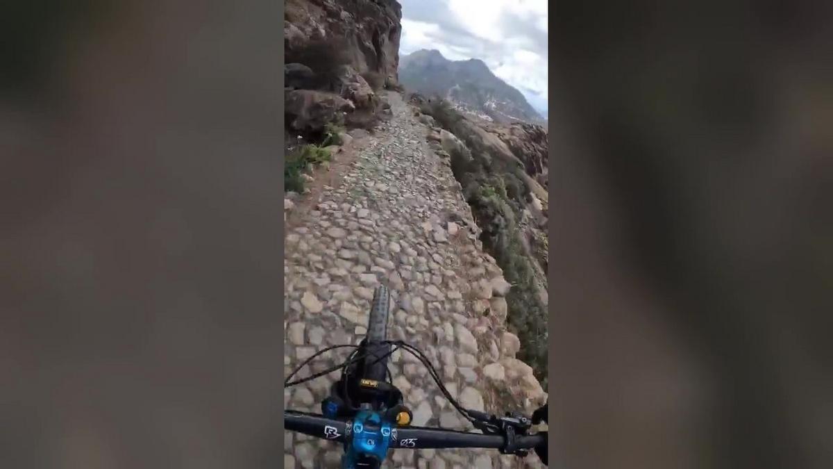 Imagen del vídeo subido por tres 'riders' mientras bajaban por el Camino de la Plata, en Gran Canaria.