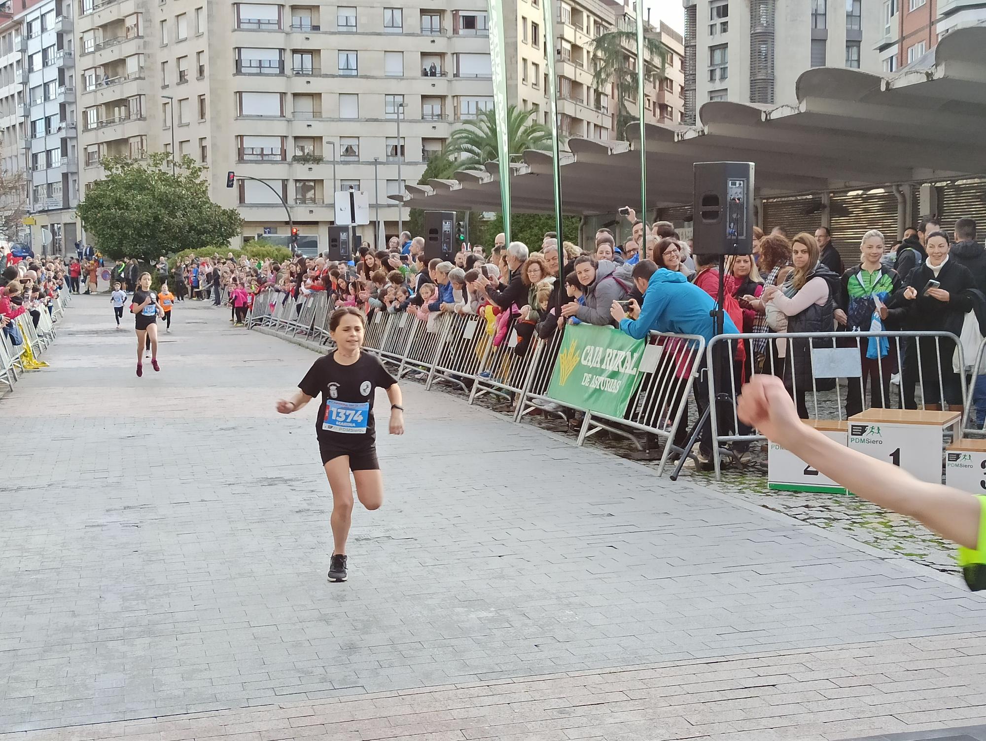 Casi 1.500 participantes disputan la carrera de Fin de Año de Pola de Siero