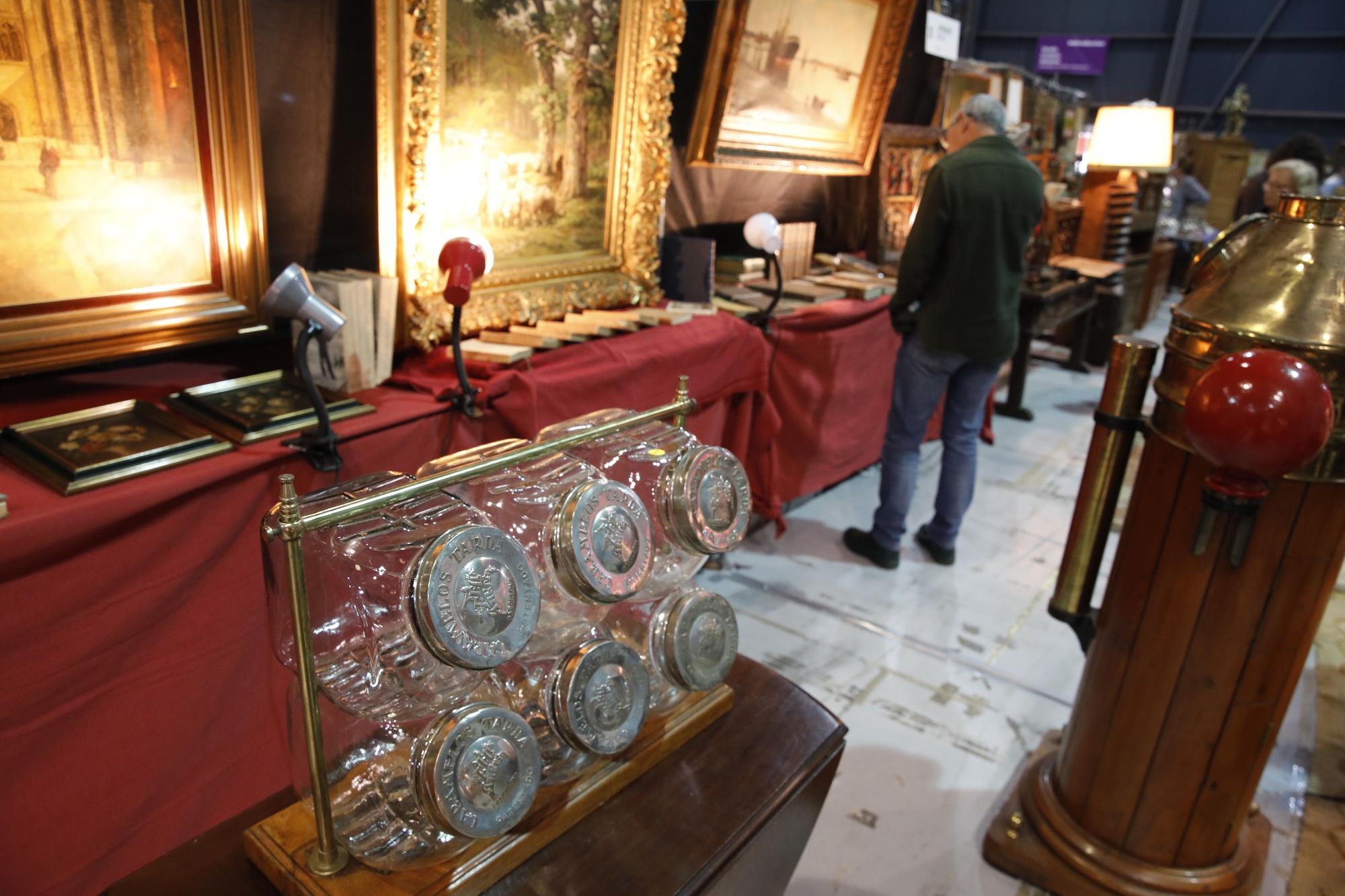La Feria de Desembalaje y Antigüedades abre sus puertas en Gijón
