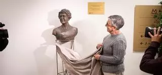 Mérida homenajea la memoria de María Luisa Gragera con un busto