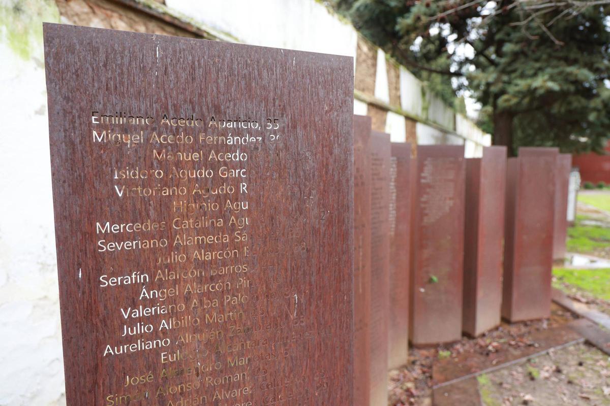 Galería | Zona en la que está el memorial a las víctimas en el cementerio de Cáceres