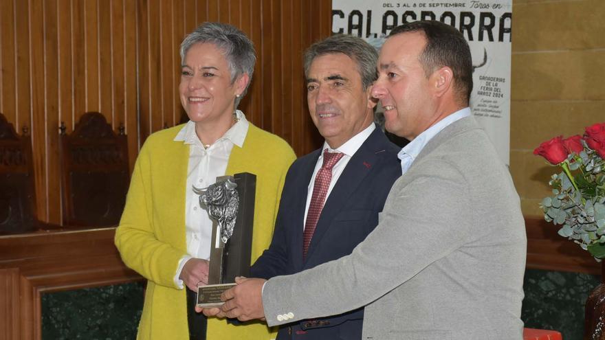 Victorino Martín recoge el premio al mejor ganadero de la temporada 2023 otorgado por la Asociación Taurina “El Quite”