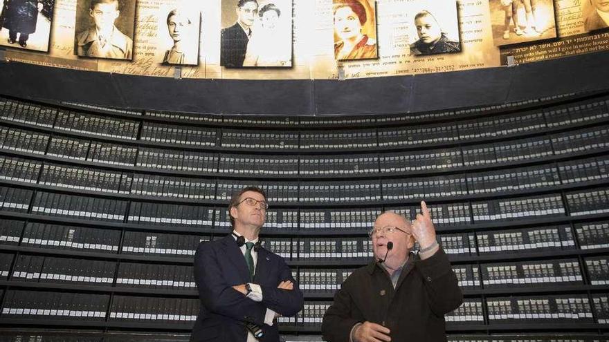 Feijóo, ayer, en el Museo de la Historia del Holocausto.