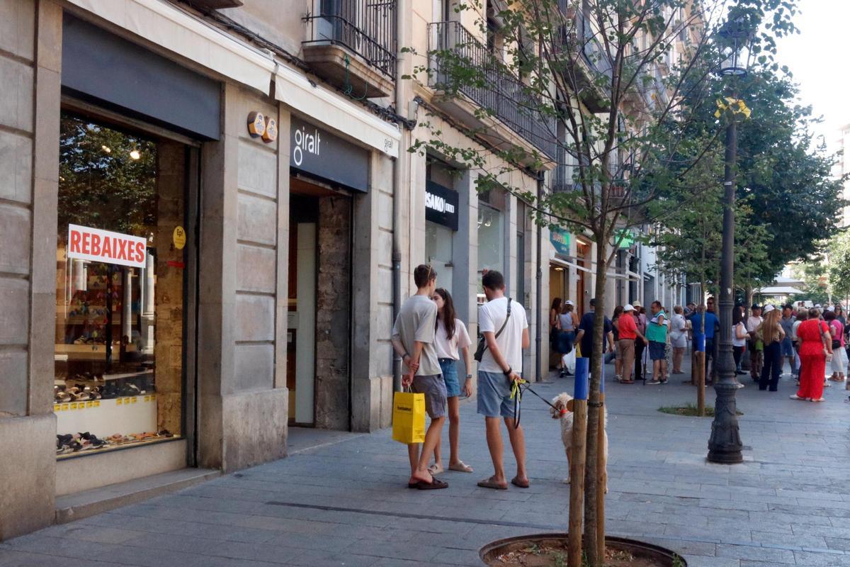 Les imatges de la retolació de diversos establiments a Girona