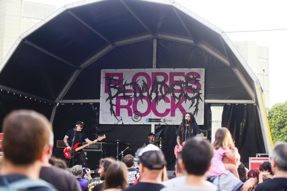 El festival gratuito del Barrio de las Flores llega a su décimo aniversario con miles de personas coreando himnos del rock and roll.