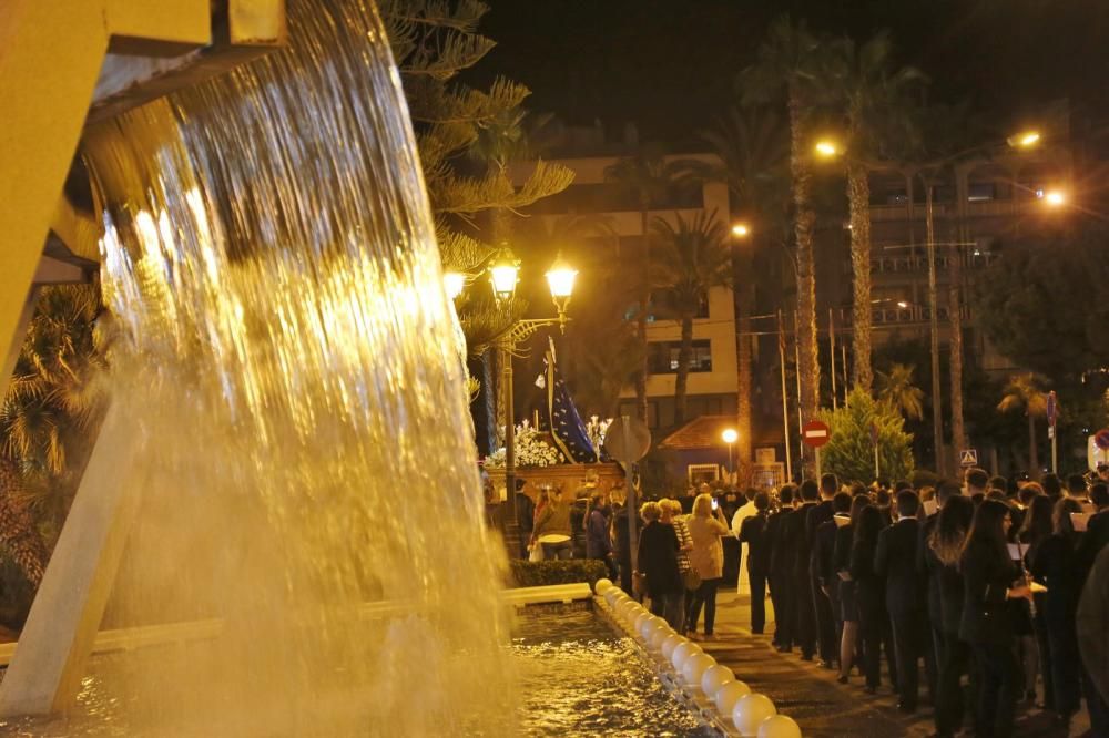 Algunas de las imágenes decanas de la Semana Santa se acercaron al mar y los paseos en Martes Santo