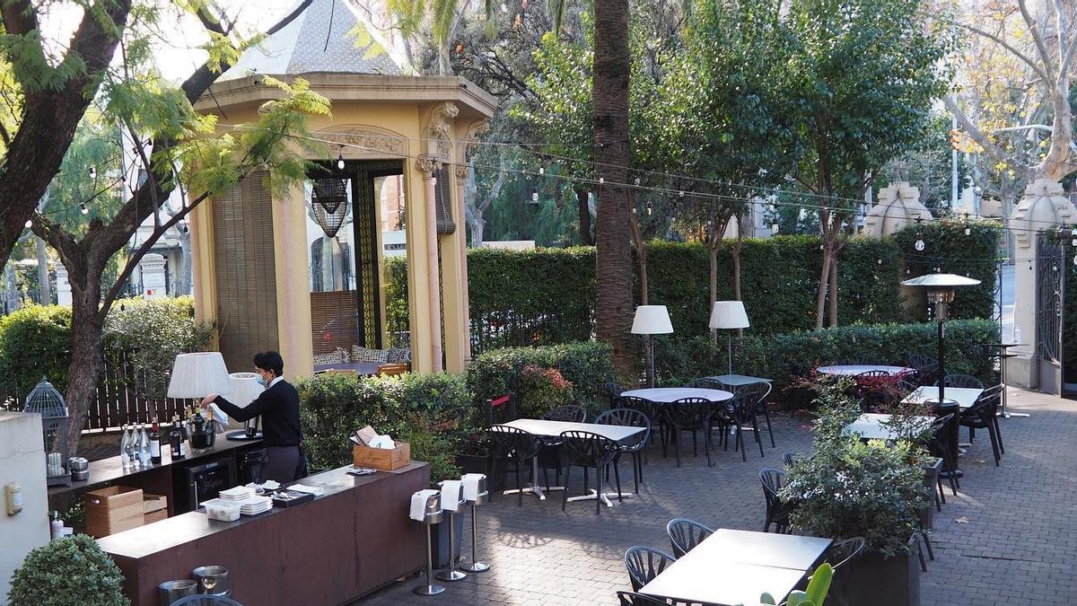 Terraza del restaurante Dos Torres.