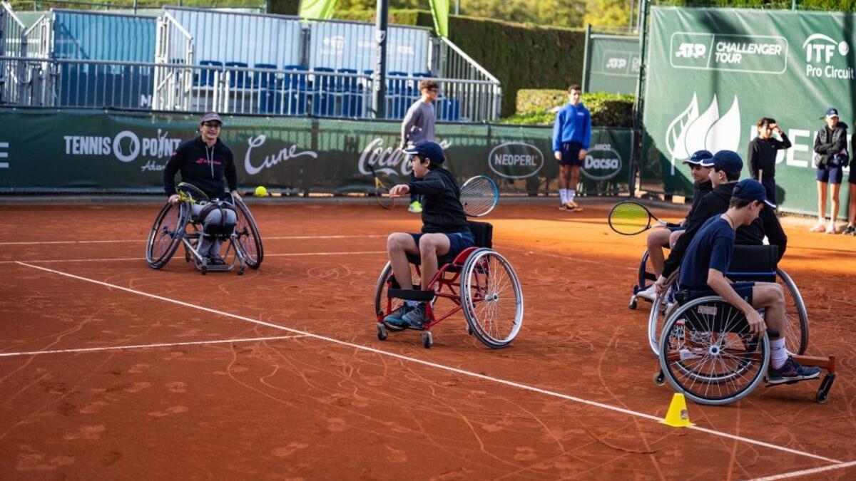 Los asistentes de la Copa Faulcombridge Open Ciudad de Valencia pudieron jugar a tenis en silla de ruedas