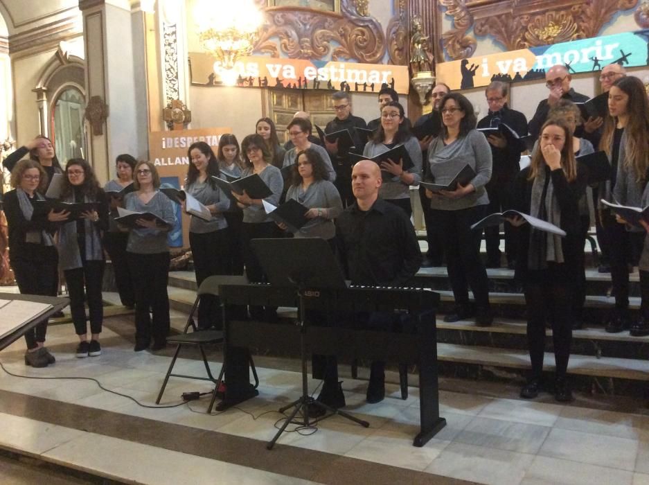 Cor Echo Vocis de Sueca amb la direcció de Cèlia Màñez.