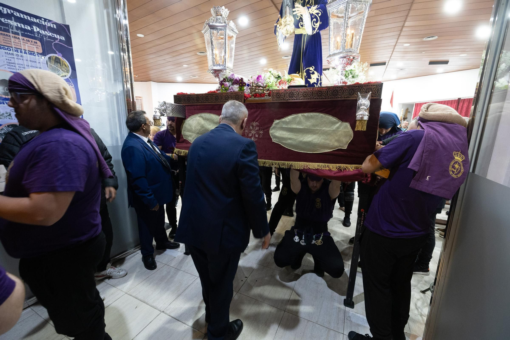 El Jesús del Gran Poder sube a costal a la Catedral