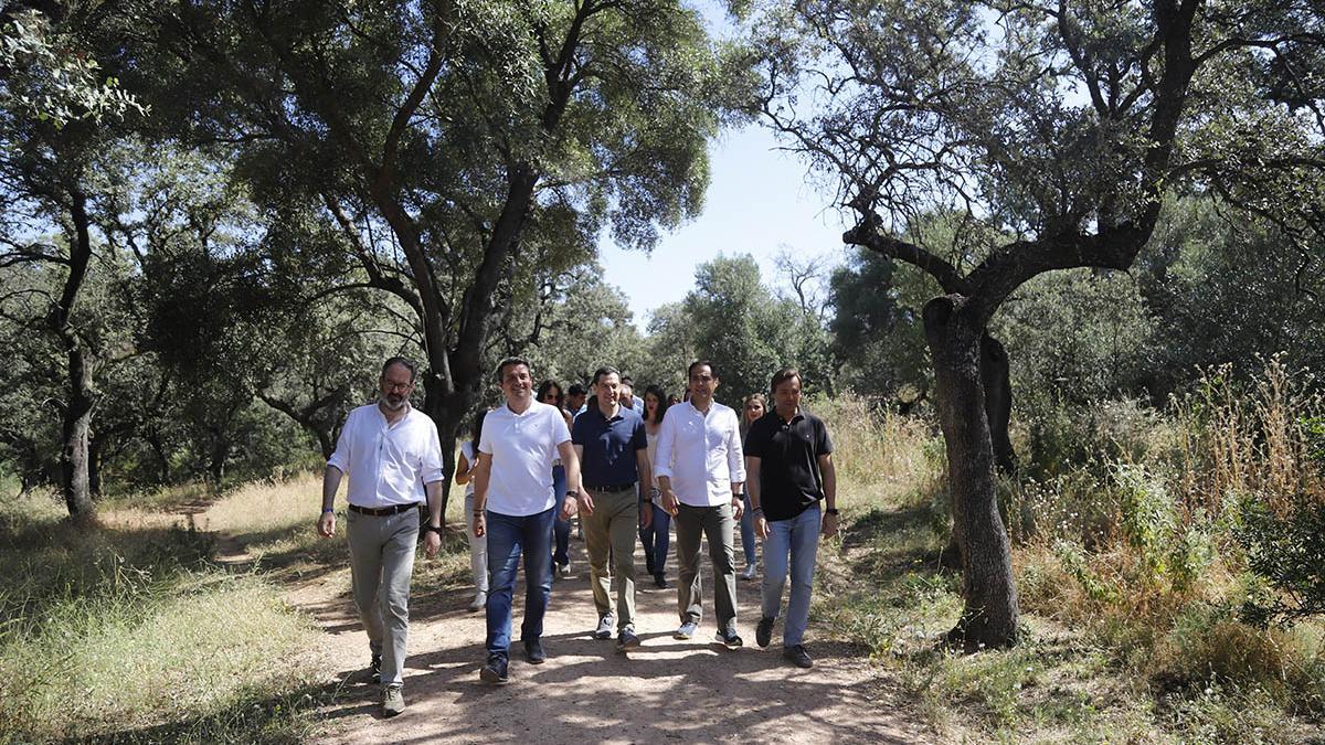 Juanma Moreno en el Cinturón Verde de Córdoba