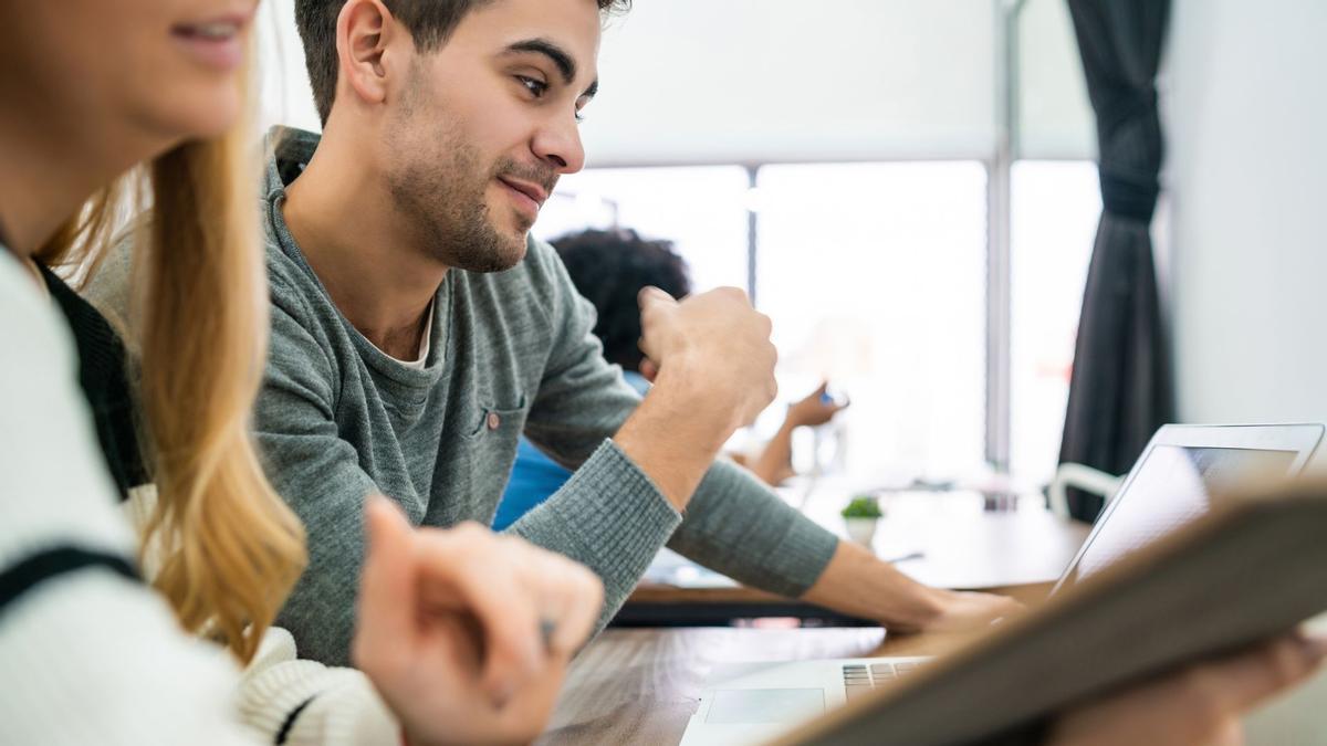 Cursos gratuitos y becas de formación: Tu oportunidad para reinventarte