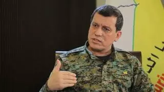 El jefe de las fuerzas kurdas de Siria anuncia la disolución de la milicia que lideró la lucha contra los yihadistas
