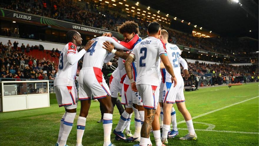 Resumen, goles y highlights del Shakhtar 1 - 3 Crystal Palace de la ida de semifinales de Conference League