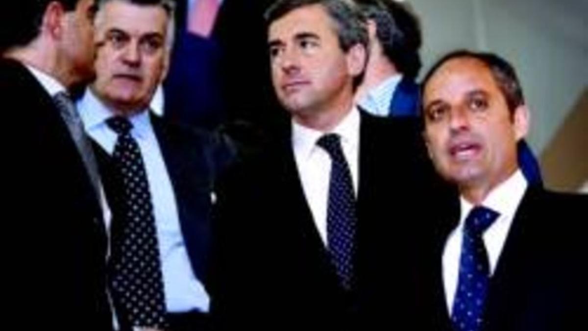 Costa, Bárcenas, Acebes y Camps (de izquierda a derecha), en la Feria de Valencia en abril del 2008.