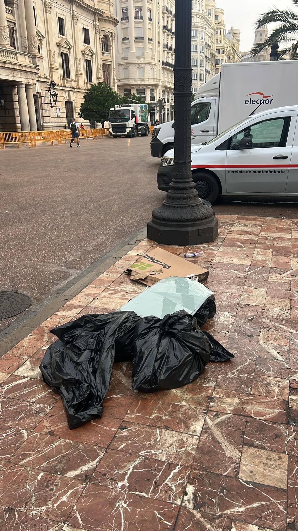 La basura, reina absoluta de valència esta mañana