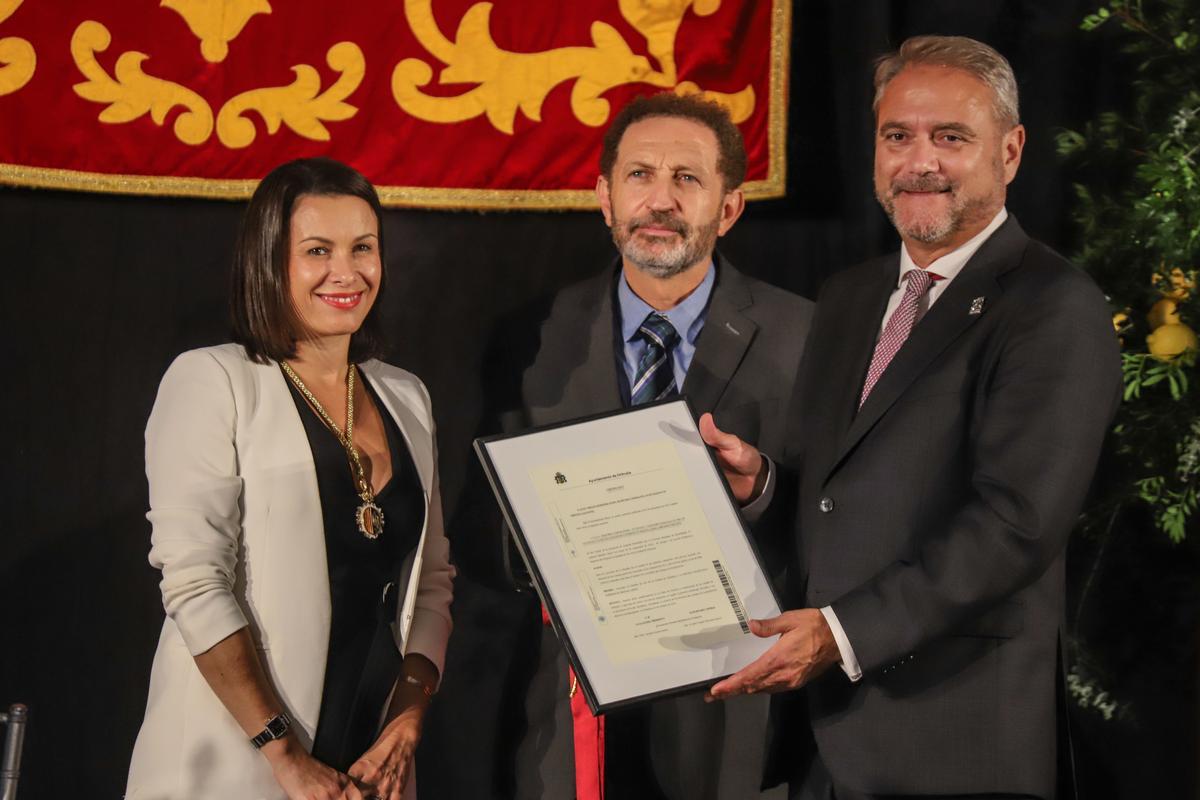 Orihuela entrega la medalla de oro de la ciudad a la EPSO