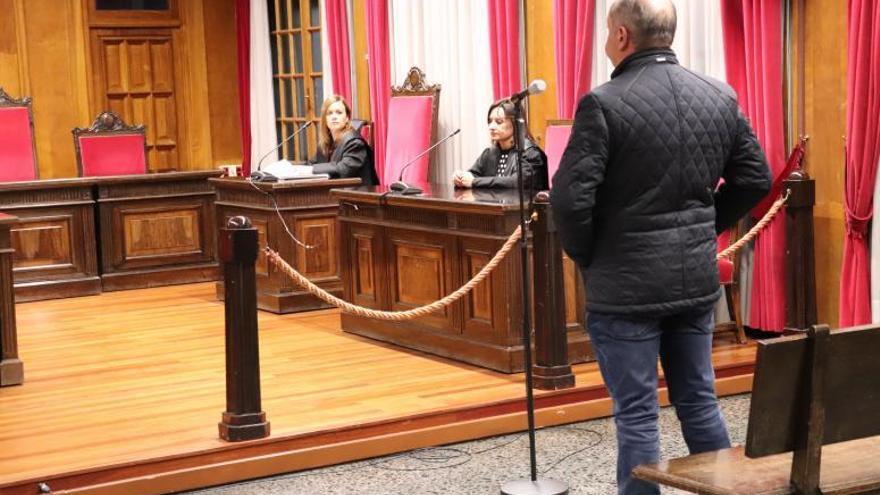 El encausado, ayer, en la Audiencia Provincial de Ourense.