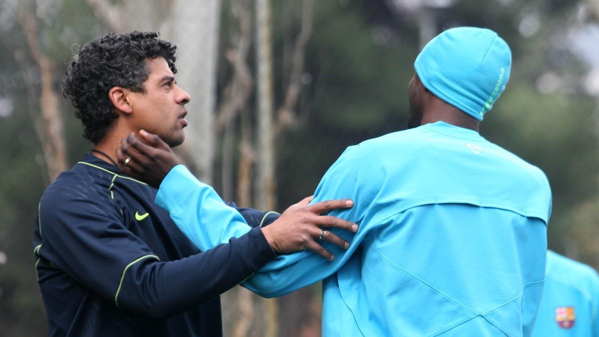 Un momento divertido entre Rijkaard y Touré