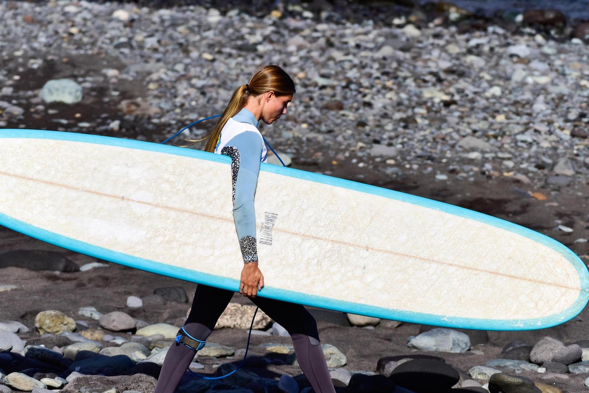 Julieta Rodríguez y Martín García ,campeones  de España de Longboard 2025 - Sub 18