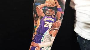 Un tatuaje con la figura de Kobe Bryant.